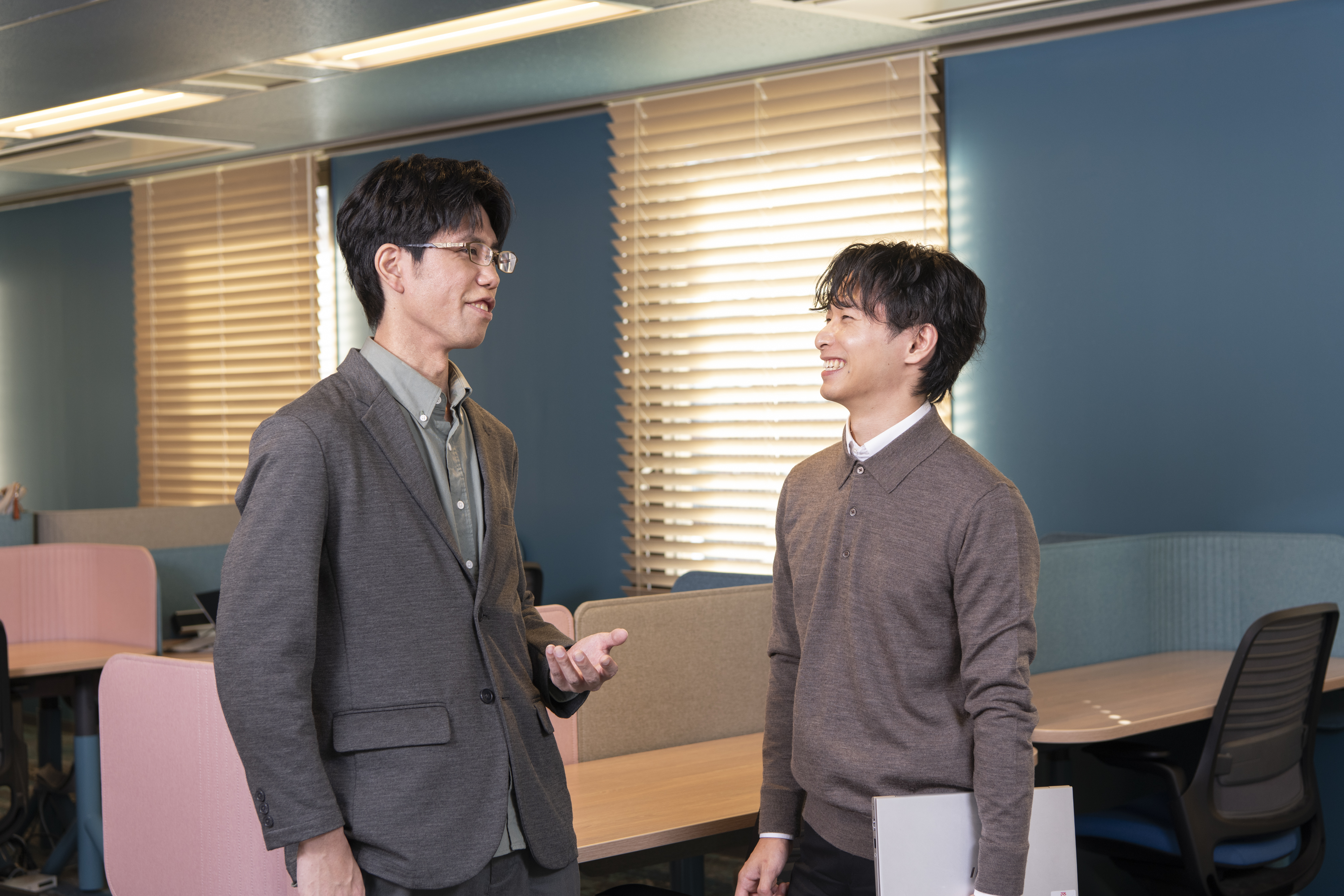 誠実さとコミュニケーションが育む明るい職場環境